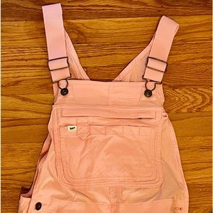 Like new light PINK Duluth Women’s Heirloom Gardening Bib Overalls